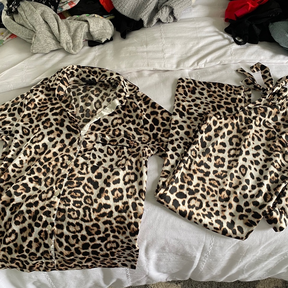 VICTORIA’S SECRET PJAMAMA SET